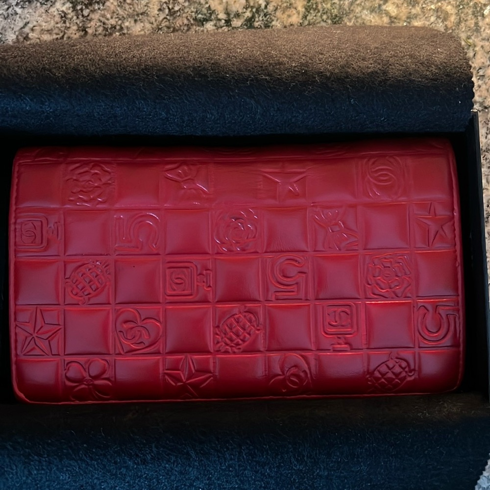 ❤️CHANEL BI FOLD LUCKY CHARM WALLET - Picture 3 of 13